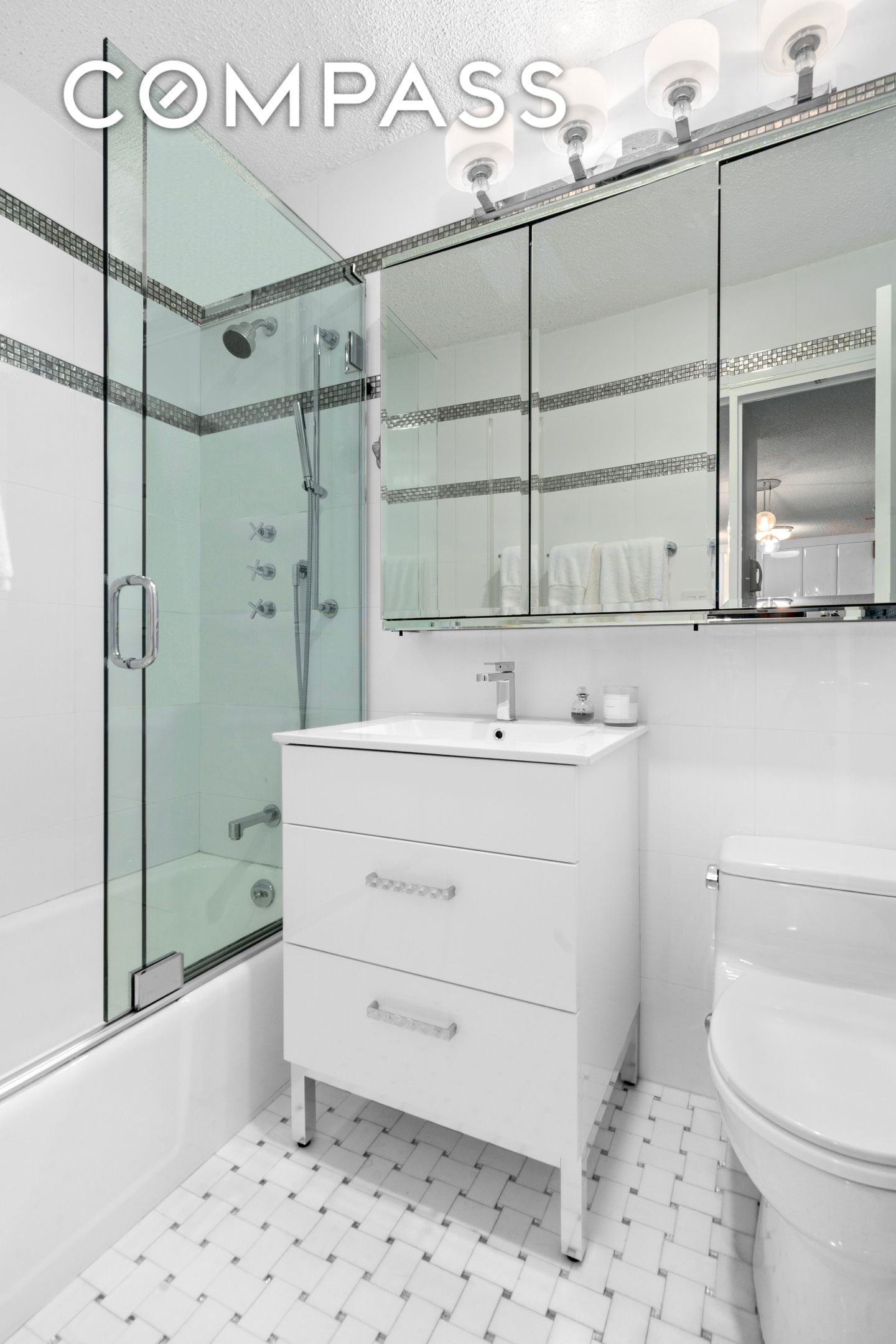 #7 photo, 132 E 35th Street, Murray Hill , NY 10016