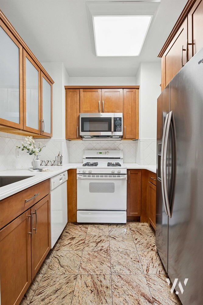 #6 photo, 250 W 103RD Street, Upper West Side , NY 10025