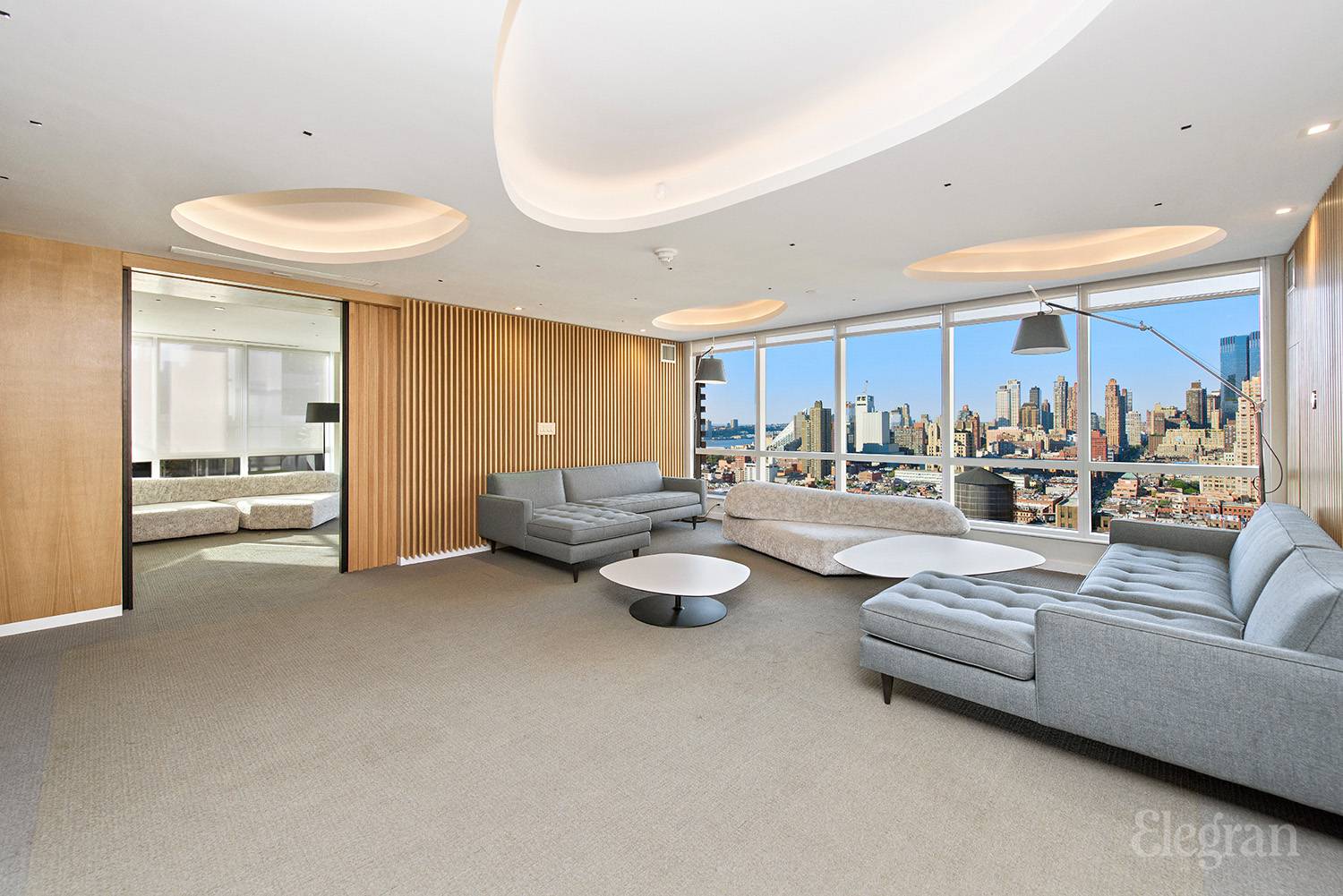 #9 photo, 350 W 42nd Street, マンハッタン Hell's Kitchen , NY 10036-6614