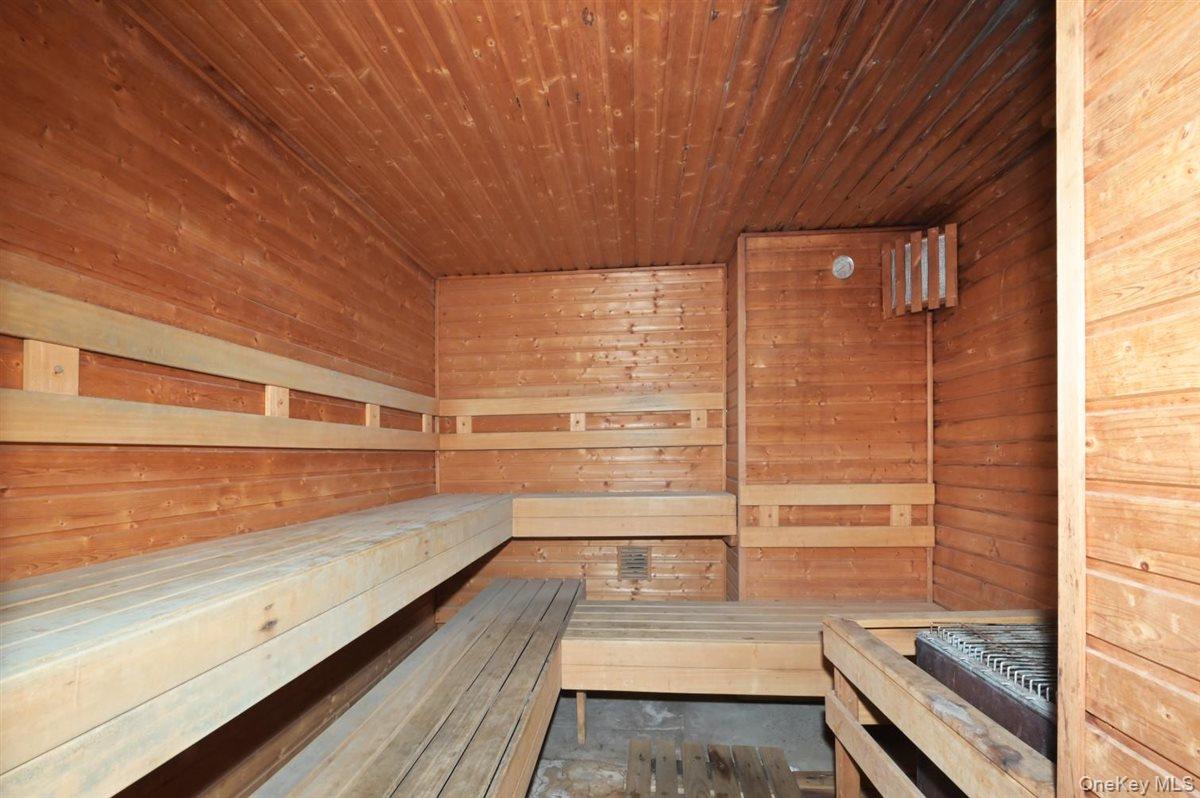 #15 photo, 175-20 Wexford Terrace, クイーンズ区 Jamaica Estates , NY 11432