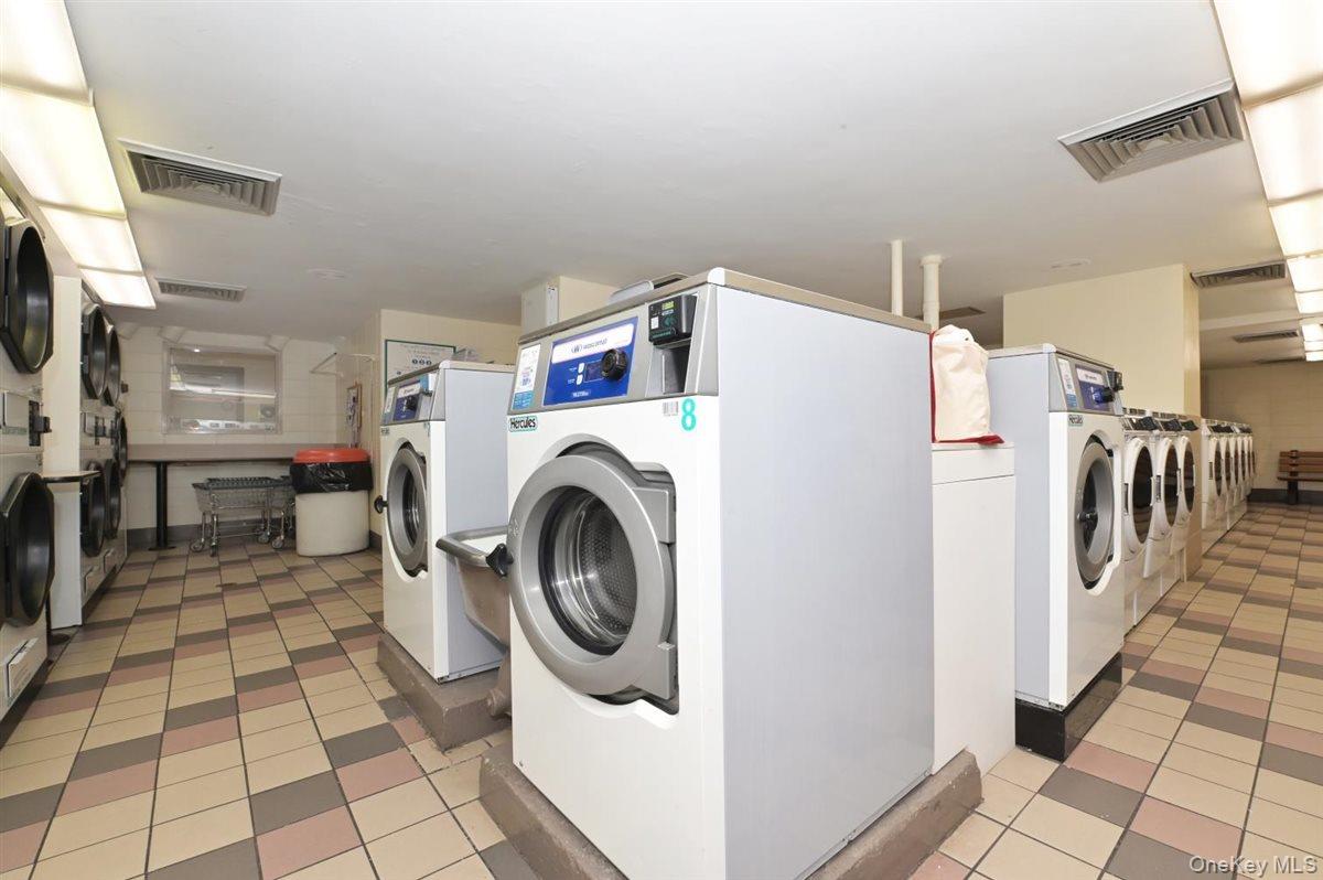 #16 photo, 175-20 Wexford Terrace, クイーンズ区 Jamaica Estates , NY 11432