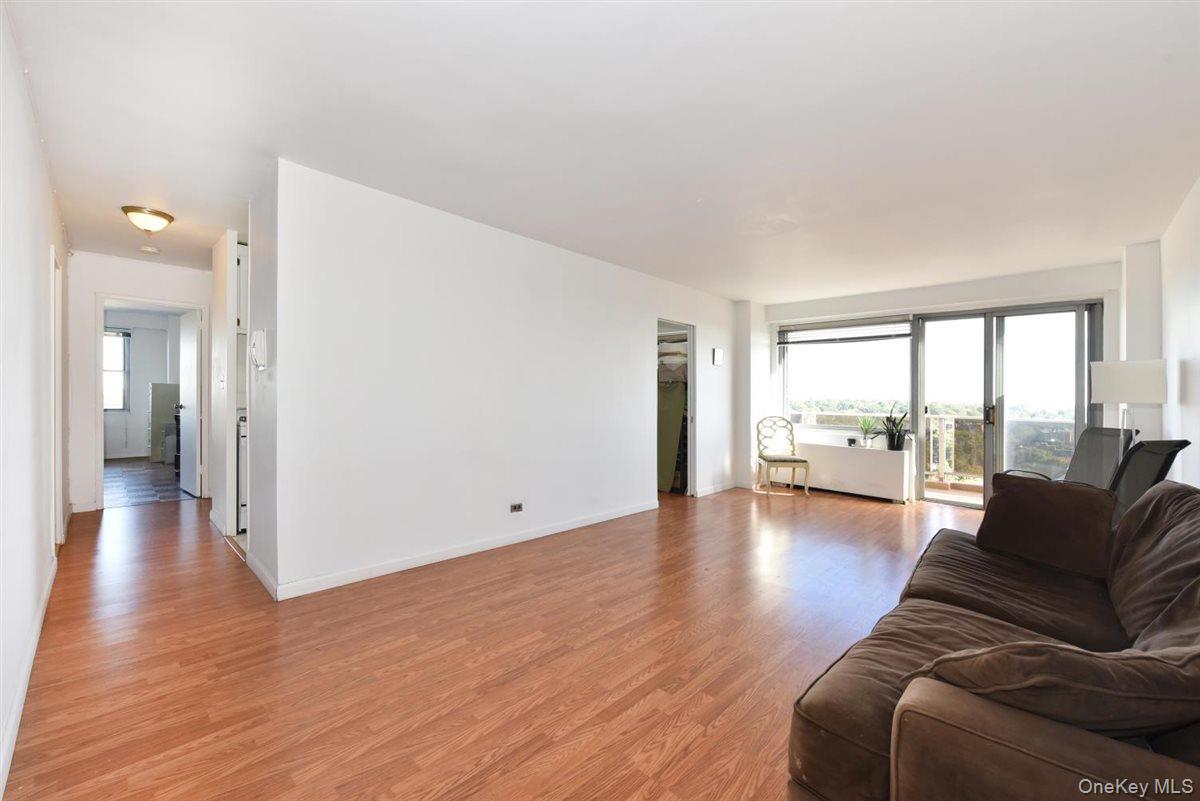 #3 photo, 175-20 Wexford Terrace, クイーンズ区 Jamaica Estates , NY 11432