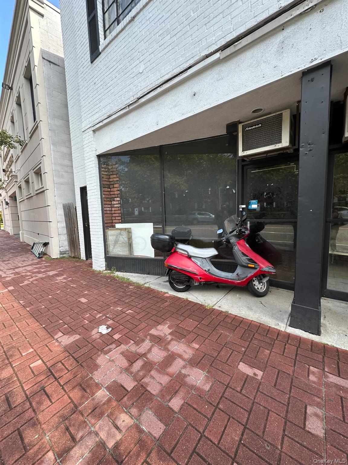 #8 photo, 803/805/807/809/811 Middle Neck Road, Great Neck , NY 11024