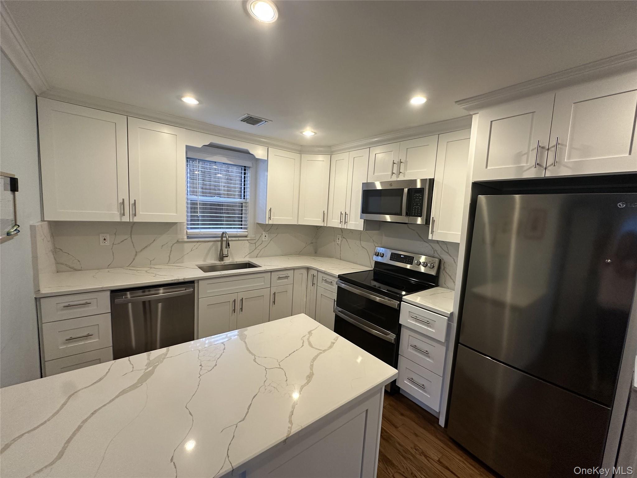 #7 photo, 23 West Drive, Port Washington , NY 11050