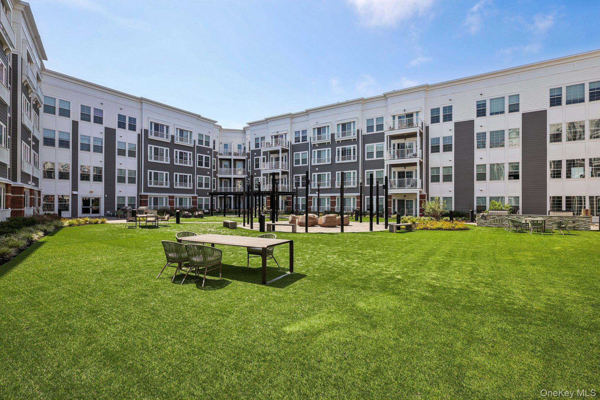 #3 photo, 75 E Hoffman Avenue, サフォーク郡 Lindenhurst , NY 11757