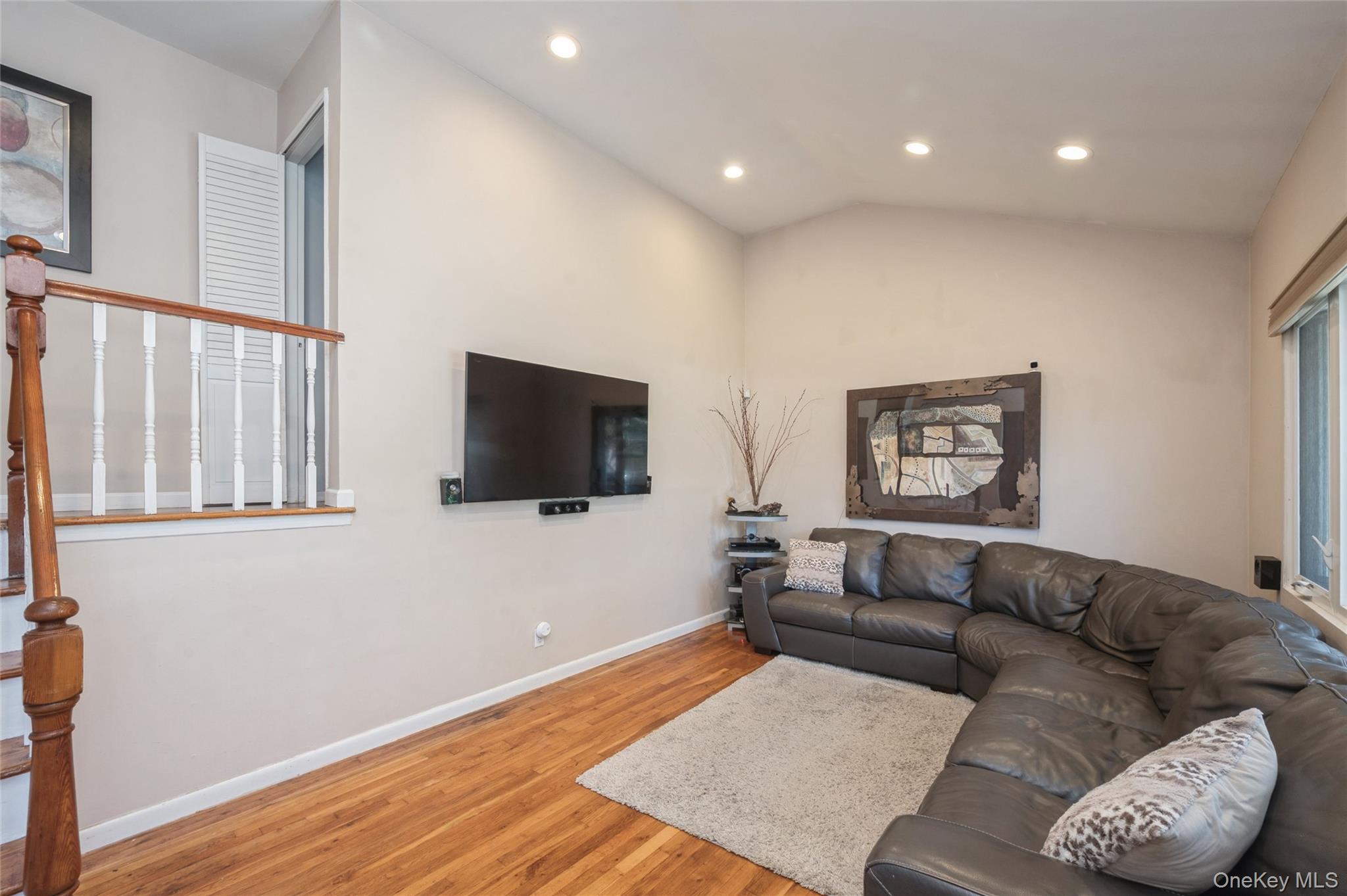 #11 photo, 18 Lois Lane, Farmingdale , NY 11735