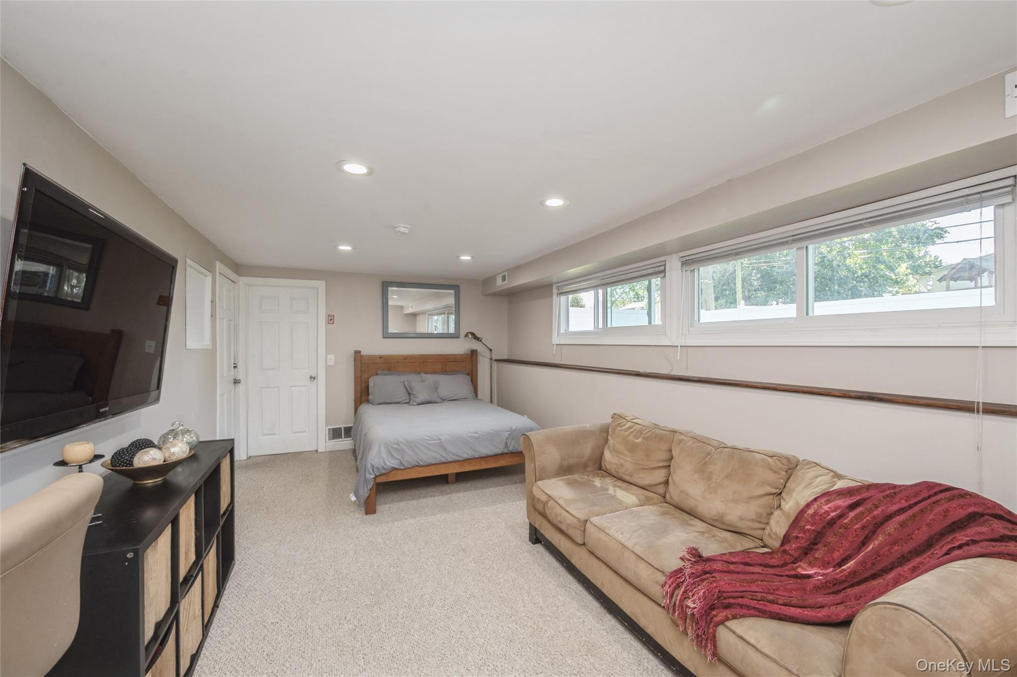 #18 photo, 18 Lois Lane, Farmingdale , NY 11735