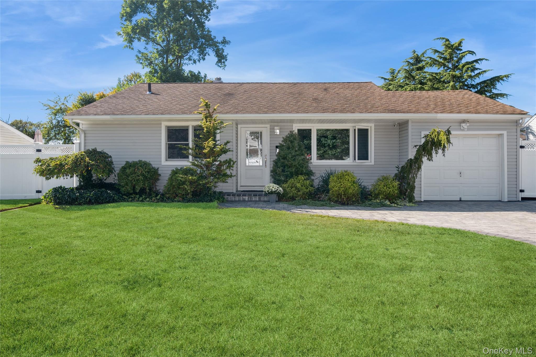 #2 photo, 18 Lois Lane, Farmingdale , NY 11735