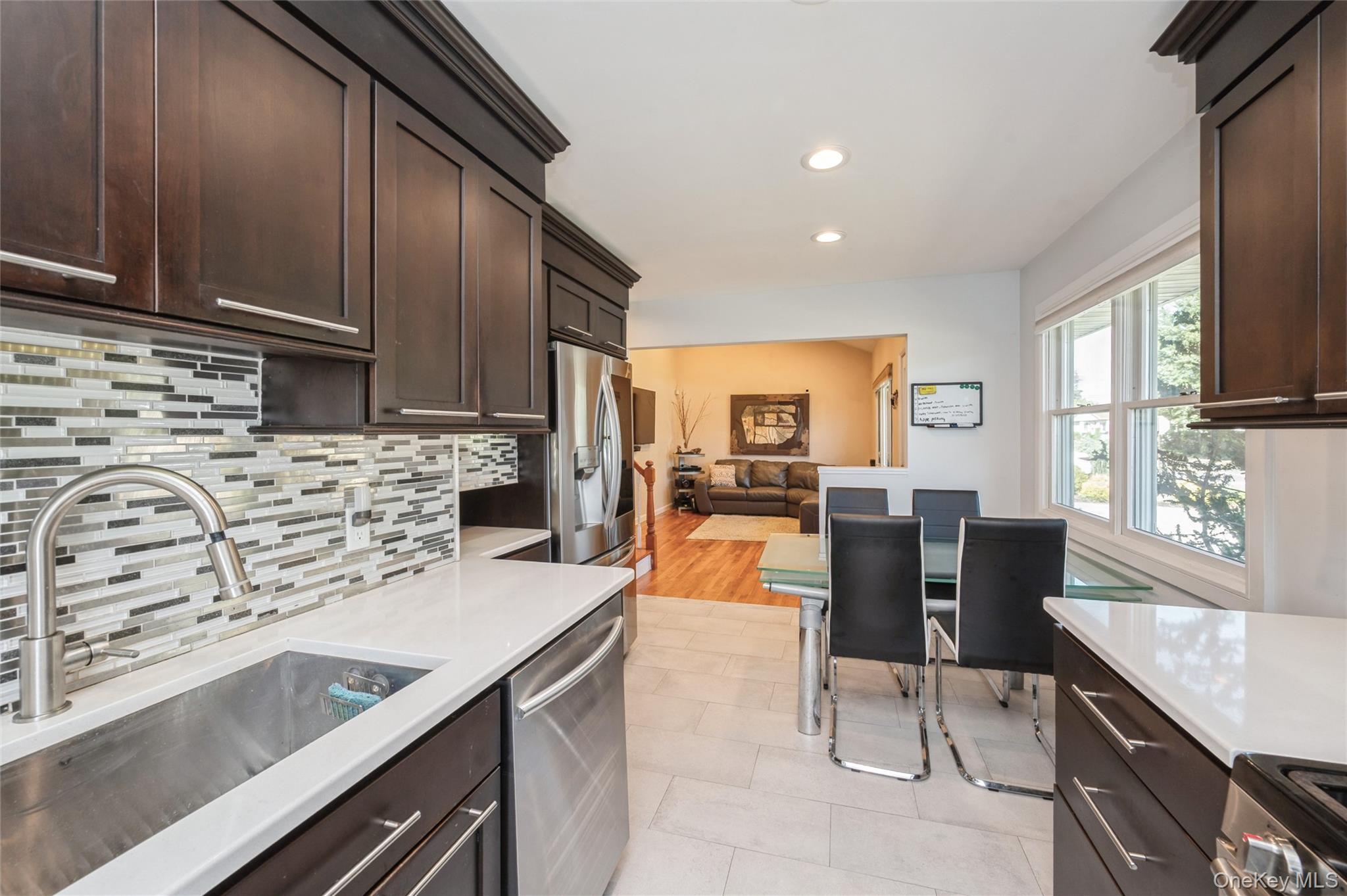 #9 photo, 18 Lois Lane, Farmingdale , NY 11735