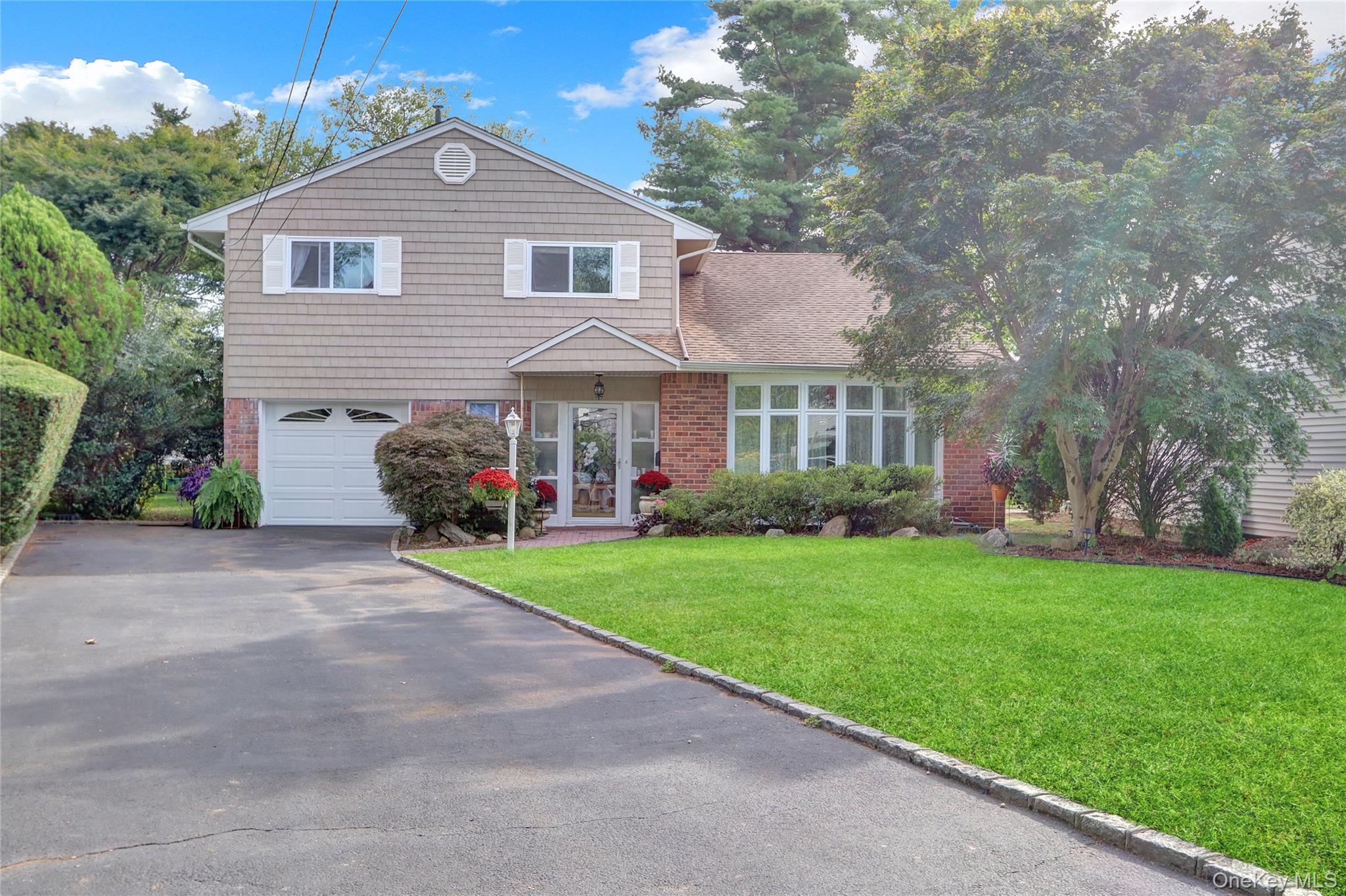 #1 photo, 64 South Street, 長島 East Hills , NY 11577