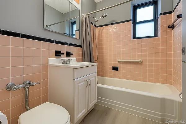 #20 photo, 91-10 32 Avenue, Jackson Heights , NY 11369