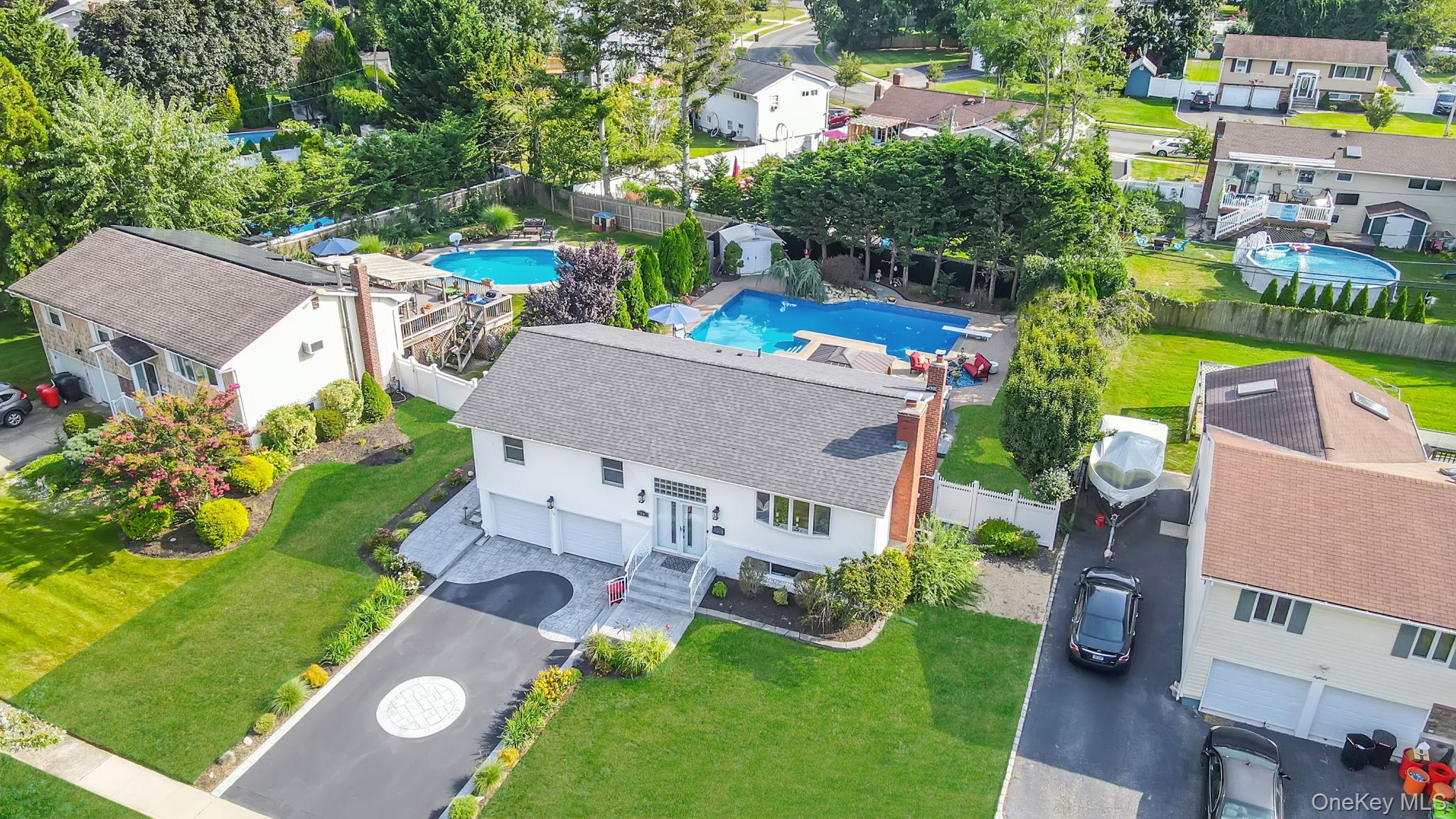 #1 photo, 16 Dexter Lane, سوفولك Kings Park , NY 11754