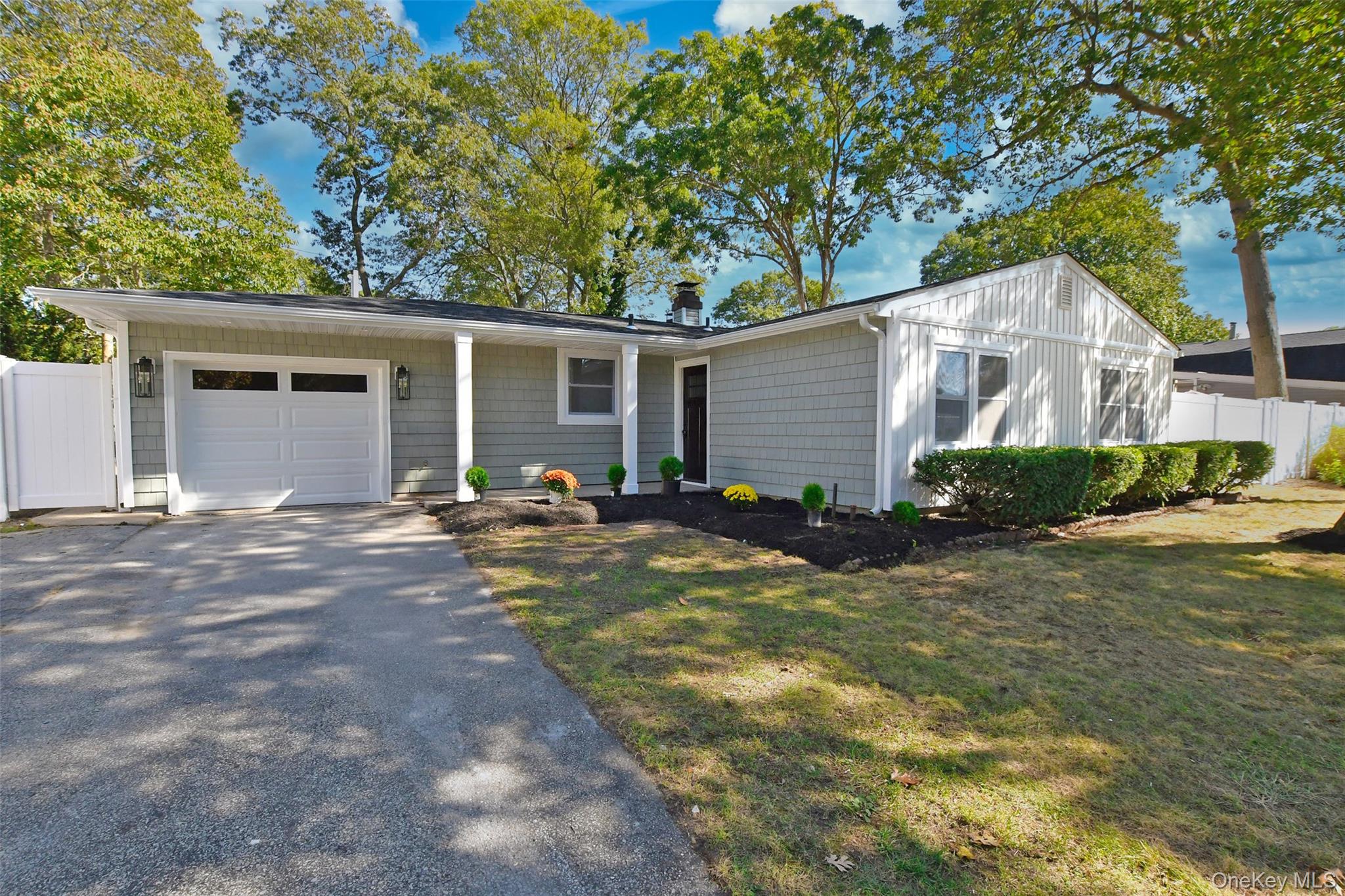 #4 photo, 15 Spurwoods Lane, Farmingville , NY 11738