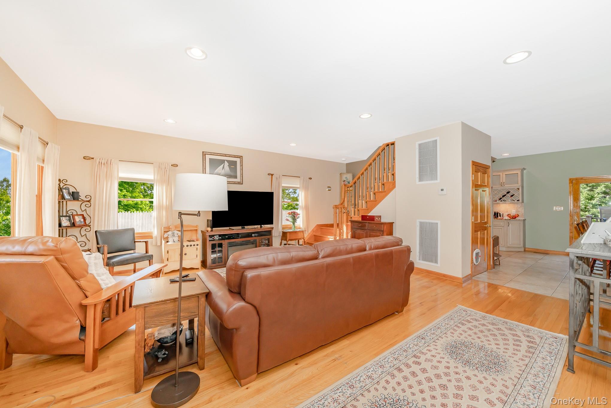 #14 photo, 3615 Franklin Street, Wantagh , NY 11793