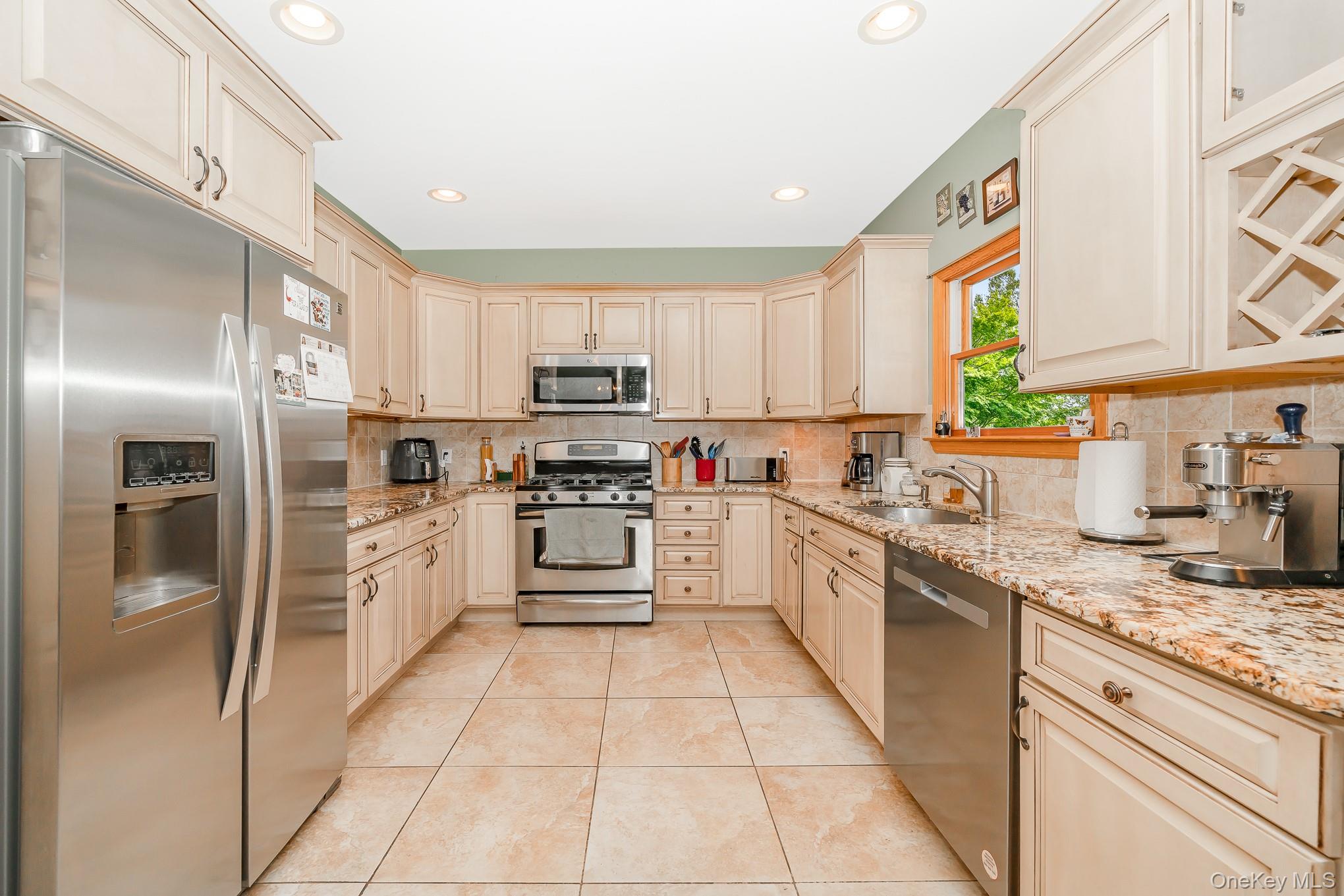 #7 photo, 3615 Franklin Street, Wantagh , NY 11793