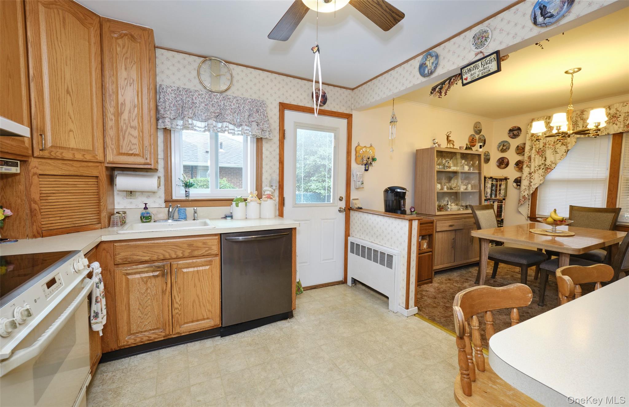 #12 photo, 911 Covert Avenue, New Hyde Park , NY 11040