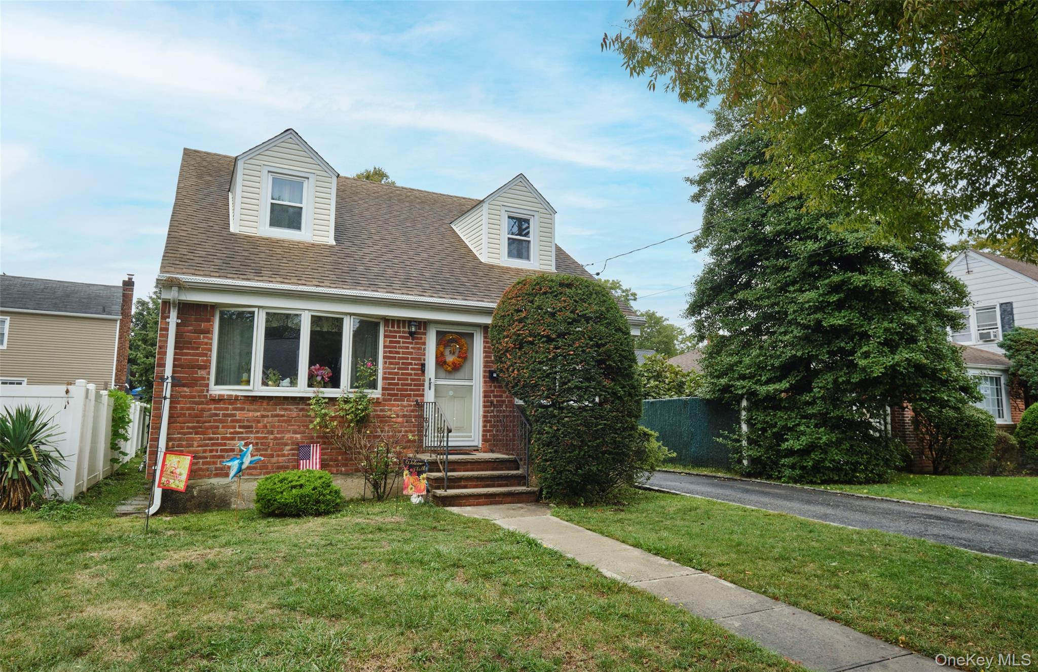 #2 photo, 911 Covert Avenue, New Hyde Park , NY 11040