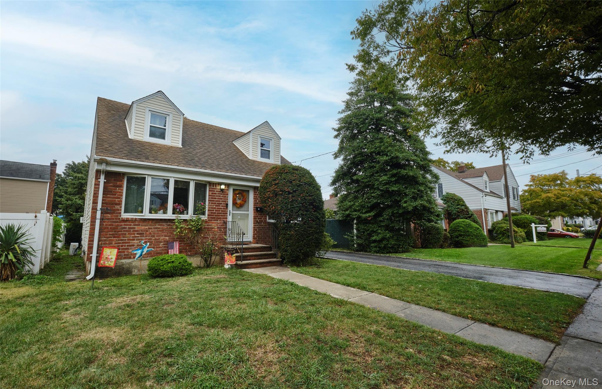 #3 photo, 911 Covert Avenue, New Hyde Park , NY 11040