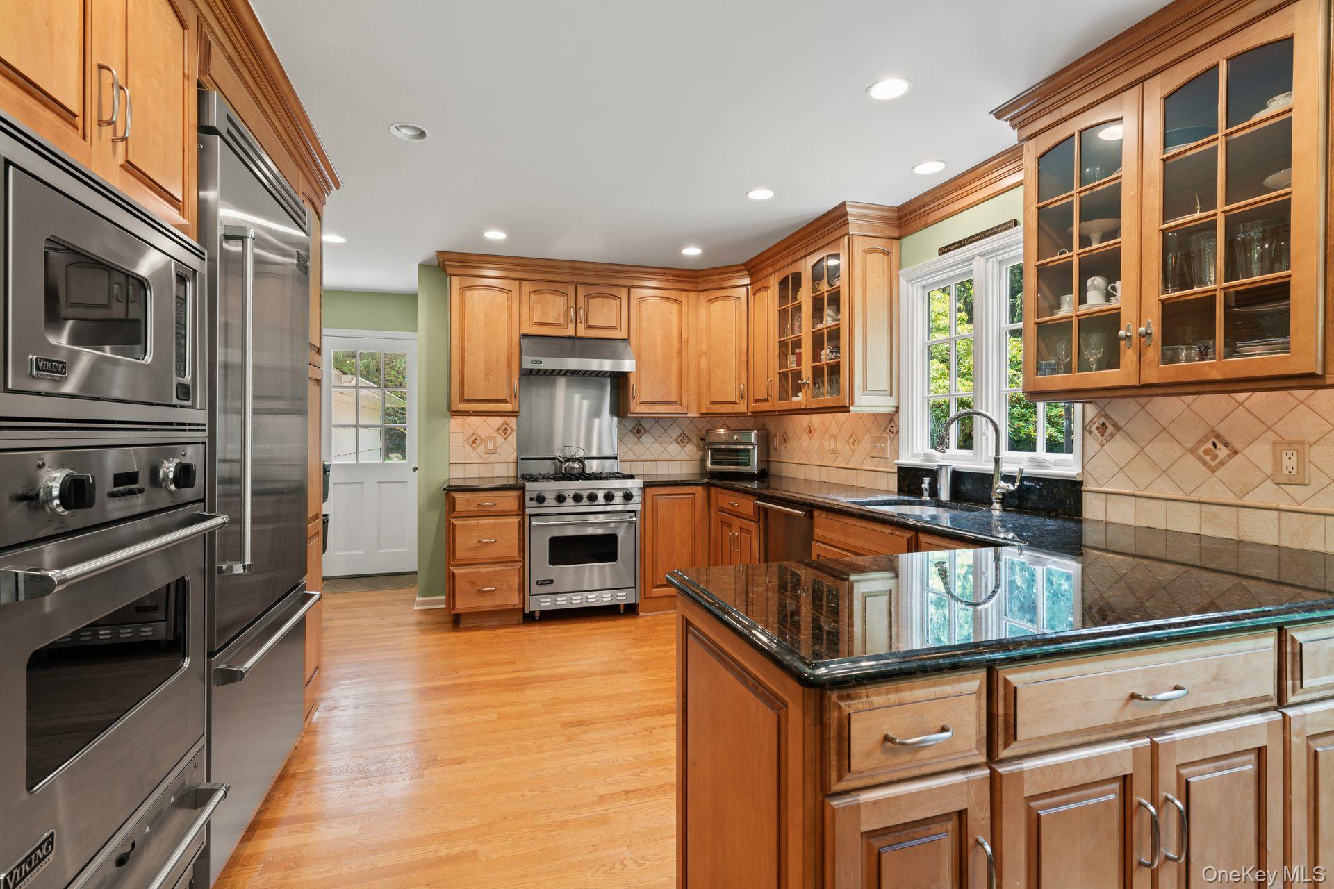 #8 photo, 4 Pippin Lane, Lloyd Harbor , NY 11743