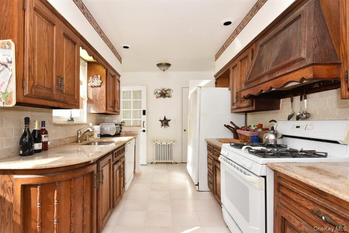 #8 photo, 101 Wallace Street, Freeport , NY 11520