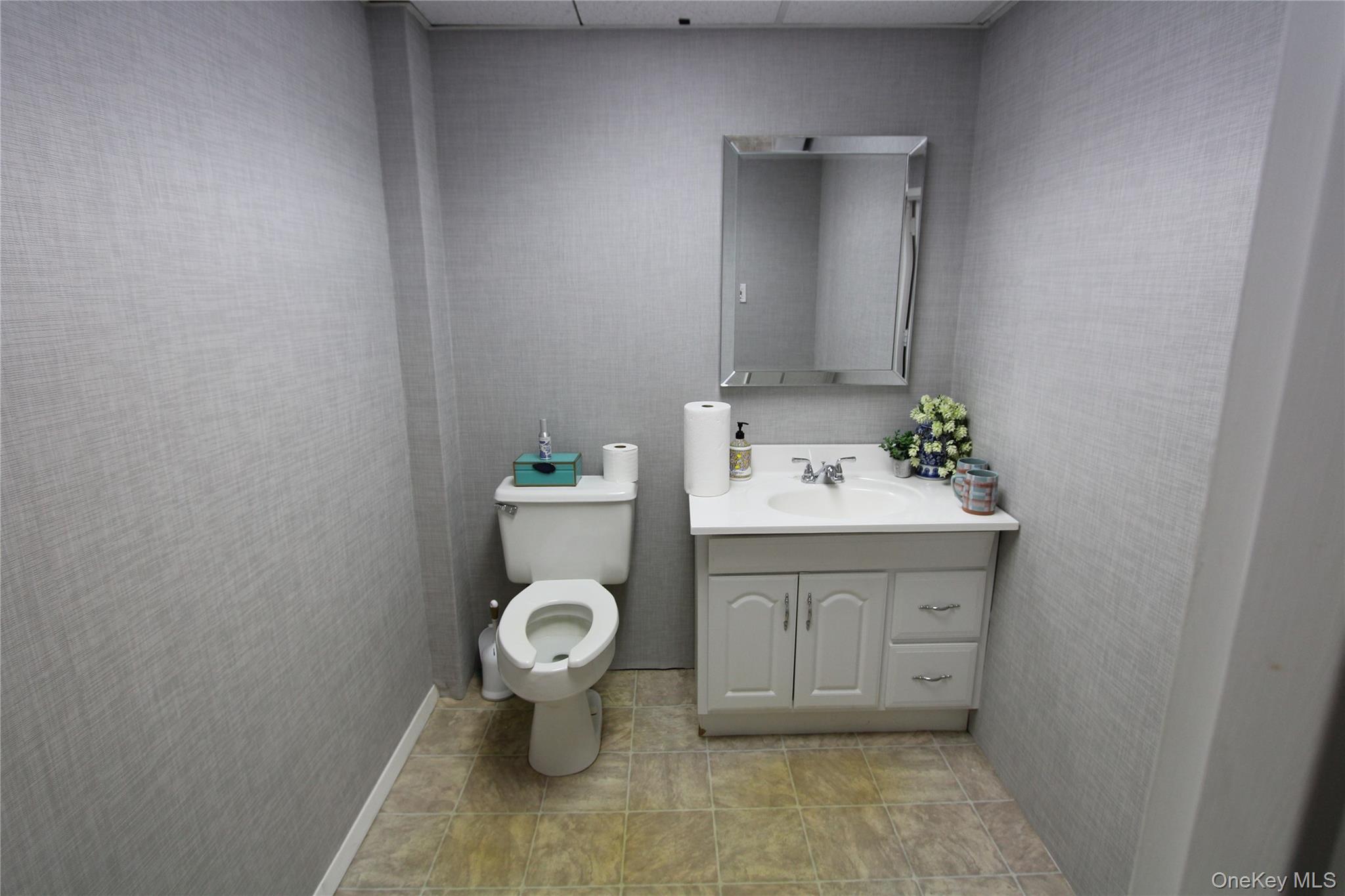 #4 photo, 130 Montauk Highway, サフォーク郡 East Moriches , NY 11940