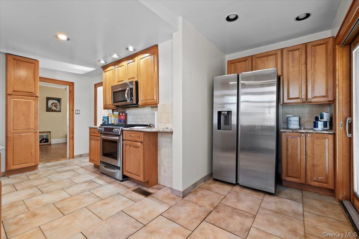 #10 photo, 160 Rockaway Parkway, Valley Stream , NY 11580