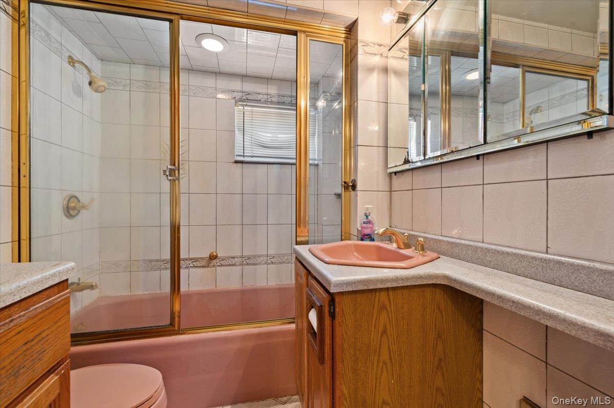 #19 photo, 160 Rockaway Parkway, Valley Stream , NY 11580