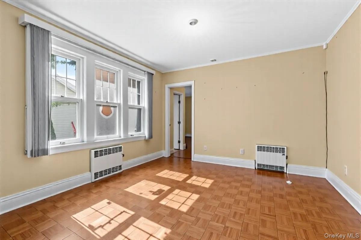 #6 photo, 160 Rockaway Parkway, Valley Stream , NY 11580