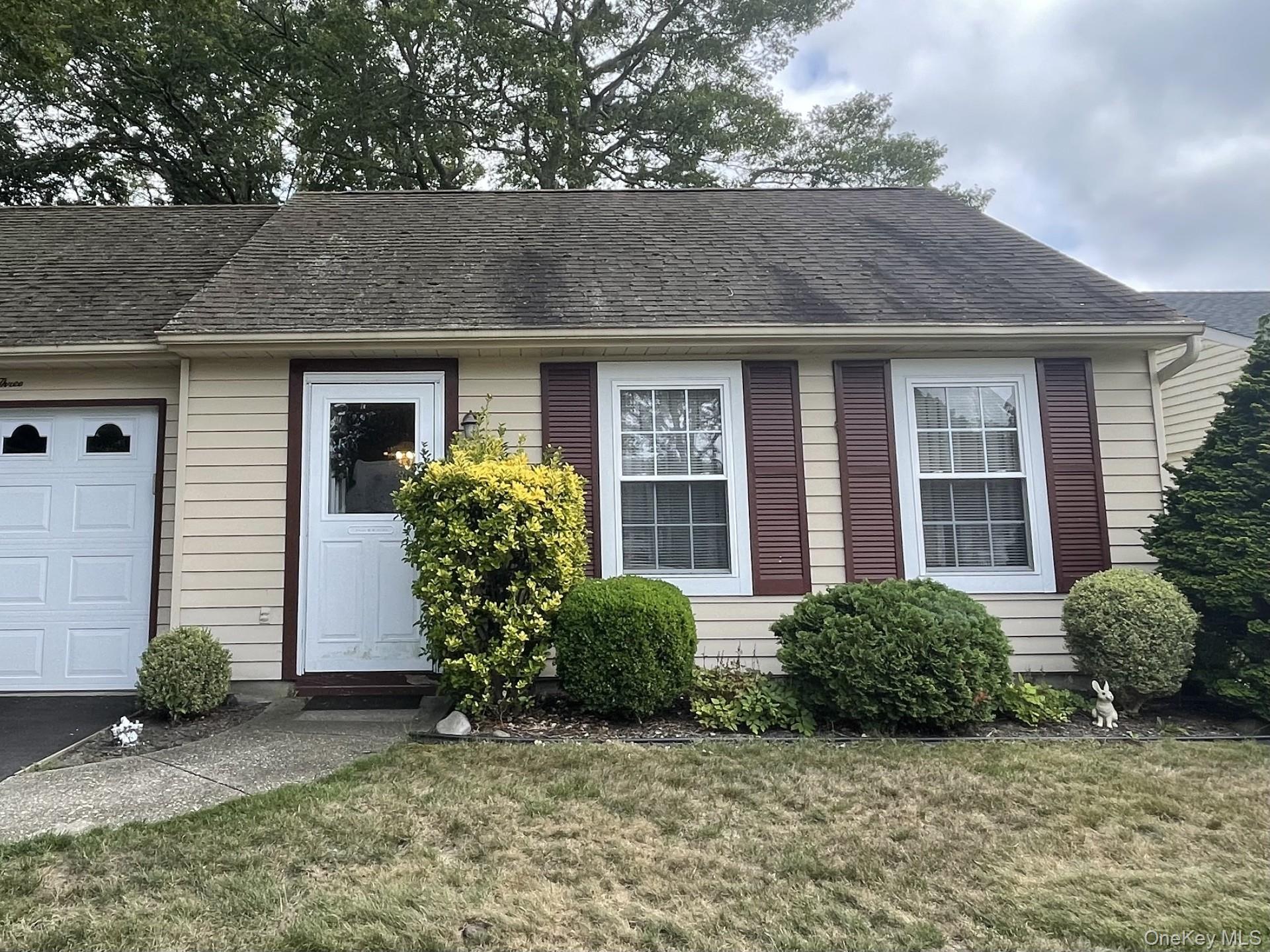 #17 photo, 323 Brownfield Drive, サフォーク郡 Ridge , NY 11961