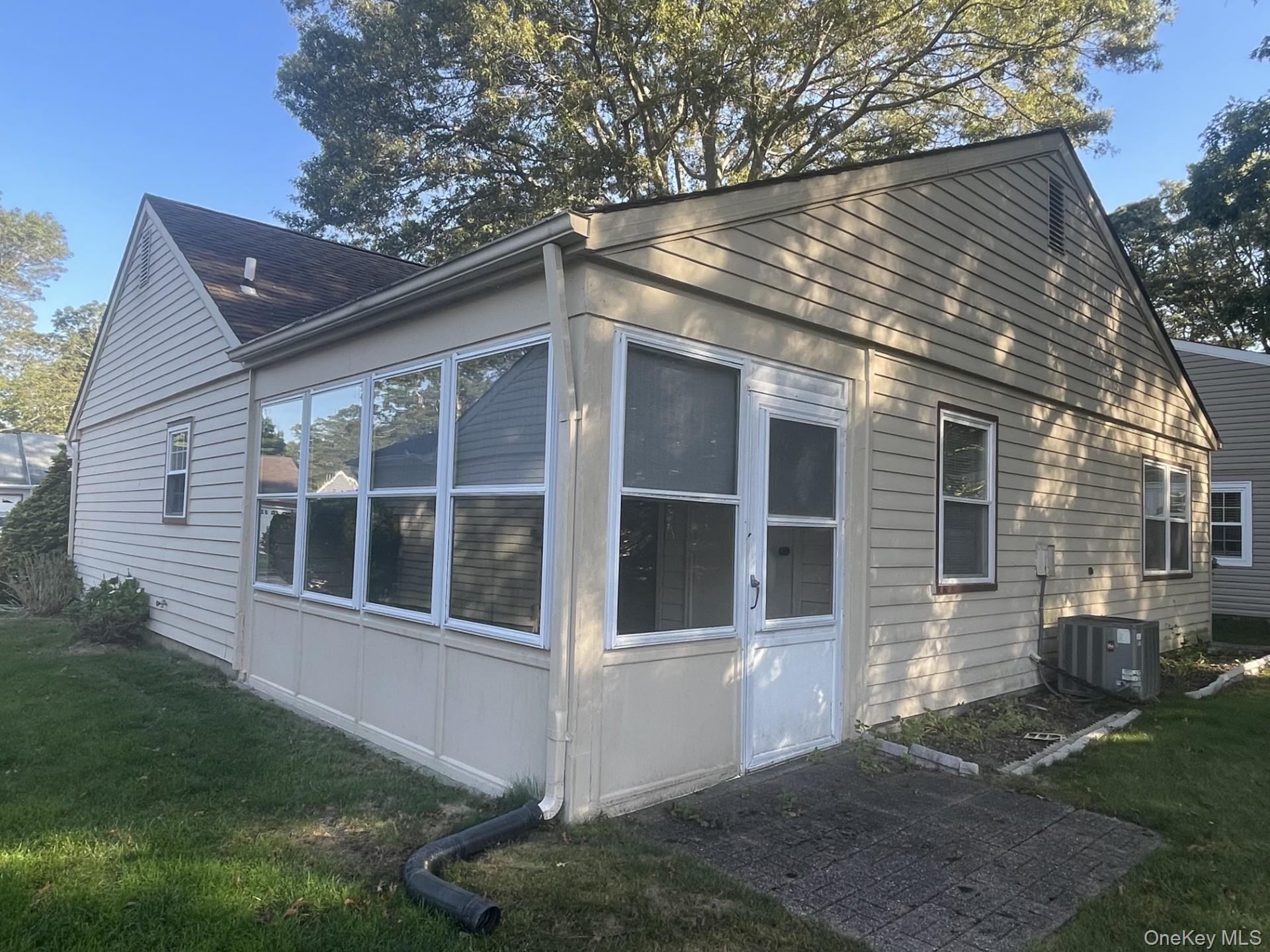 #18 photo, 323 Brownfield Drive, サフォーク郡 Ridge , NY 11961