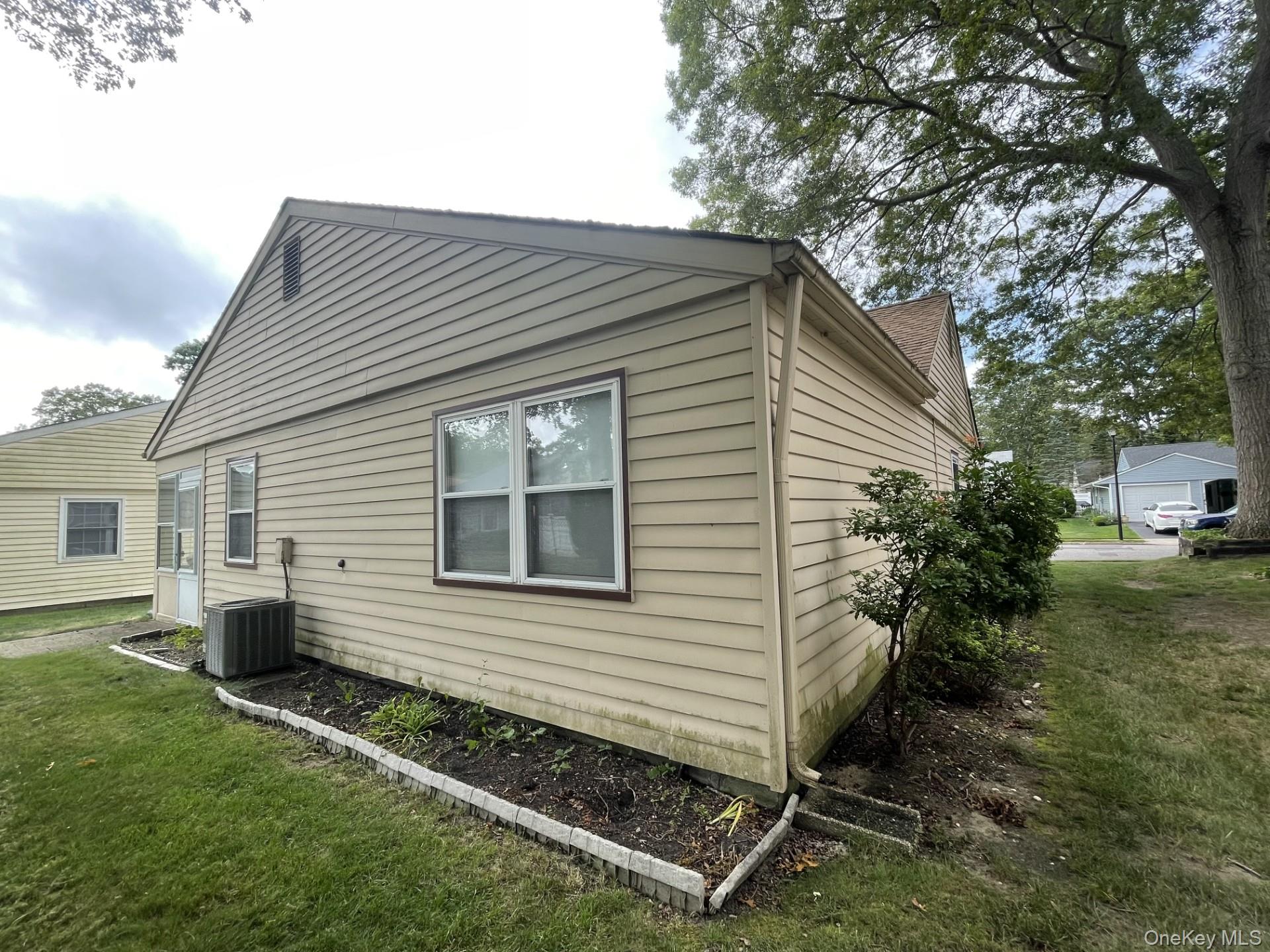 #3 photo, 323 Brownfield Drive, サフォーク郡 Ridge , NY 11961