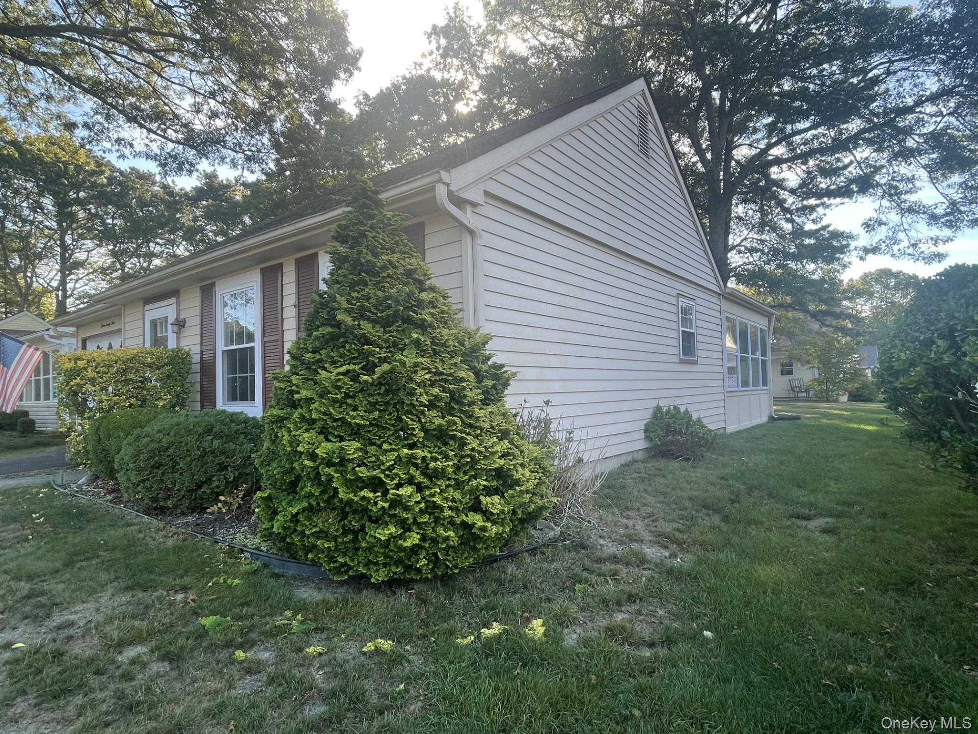 #4 photo, 323 Brownfield Drive, サフォーク郡 Ridge , NY 11961