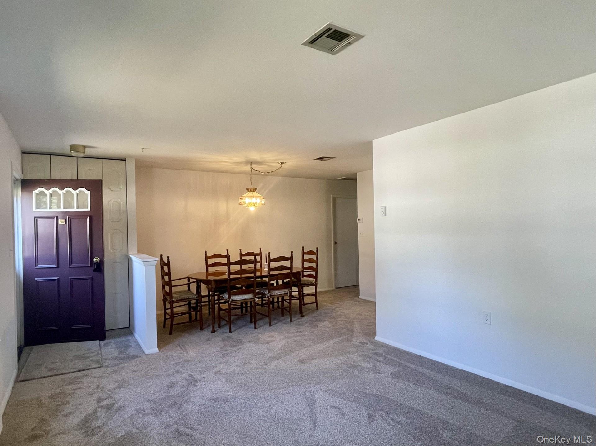 #7 photo, 323 Brownfield Drive, サフォーク郡 Ridge , NY 11961