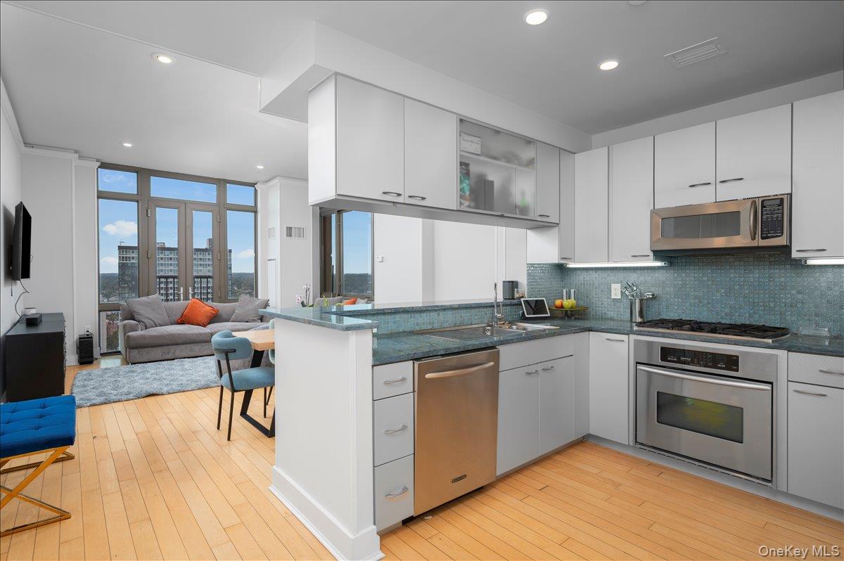 #3 photo, 175 Huguenot Street, New Rochelle , NY 10801