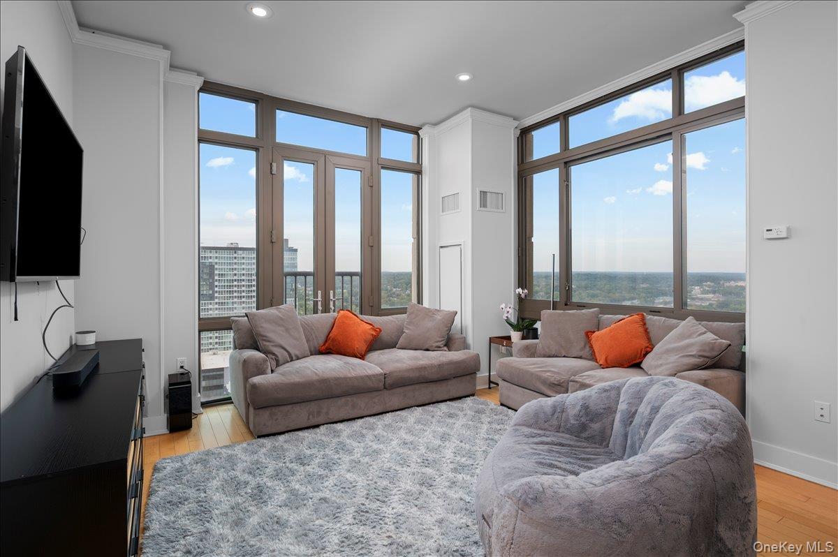 #6 photo, 175 Huguenot Street, New Rochelle , NY 10801