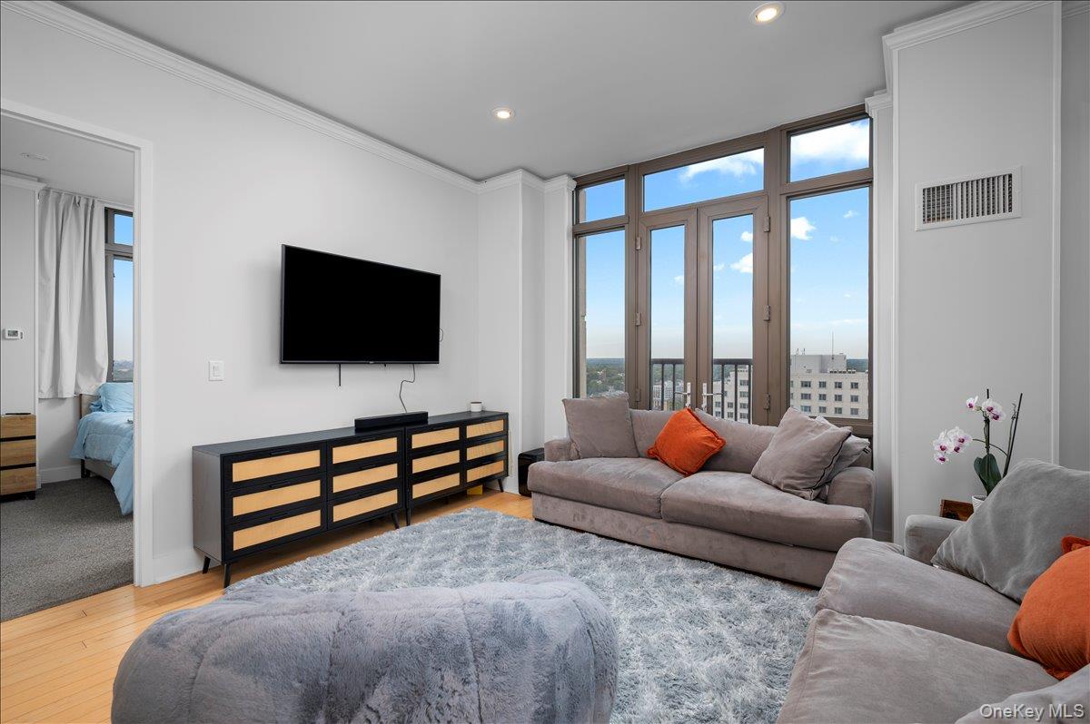 #7 photo, 175 Huguenot Street, New Rochelle , NY 10801