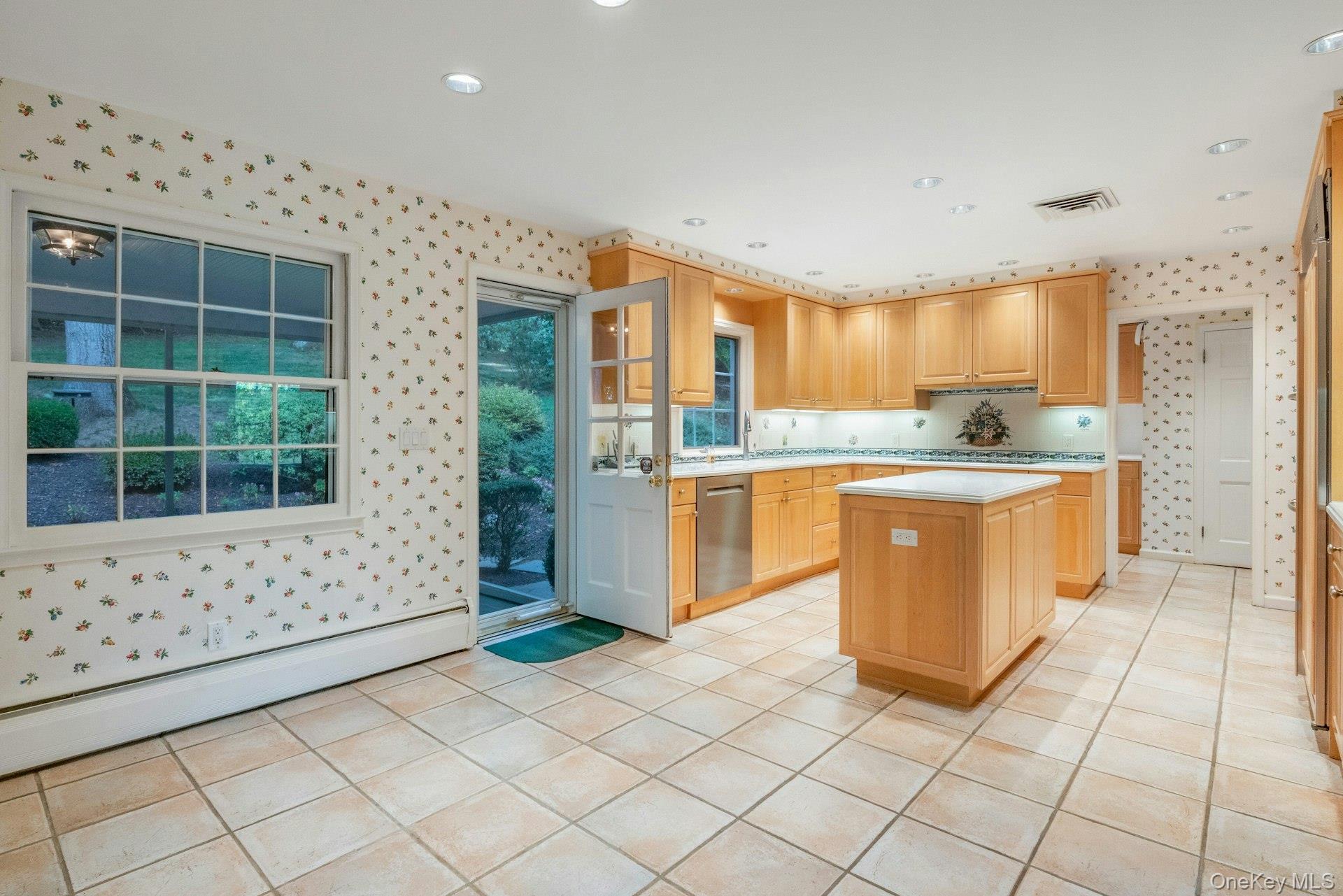 #12 photo, 409 Central Drive, Briarcliff Manor , NY 10510