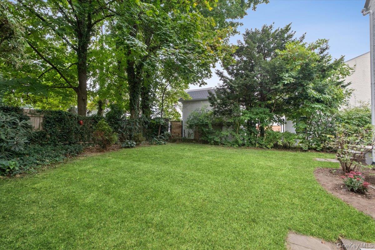 #19 photo, 244 Boulevard, Scarsdale , NY 10583