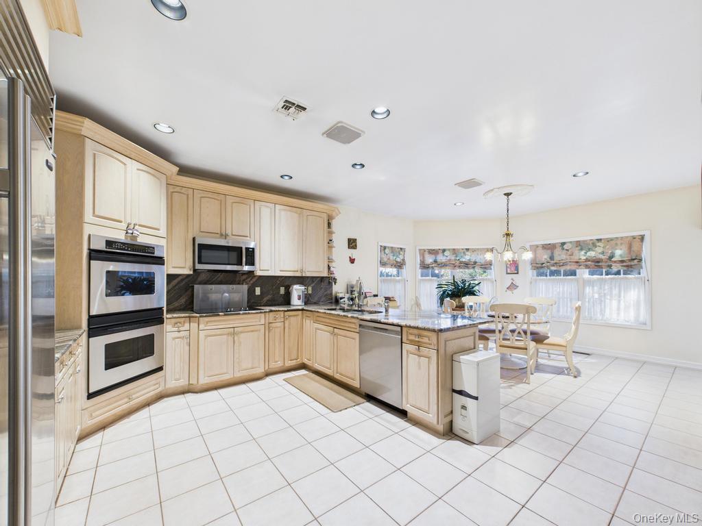 #12 photo, 428 Toftree Court, ナッソー郡 Roslyn , NY 11576