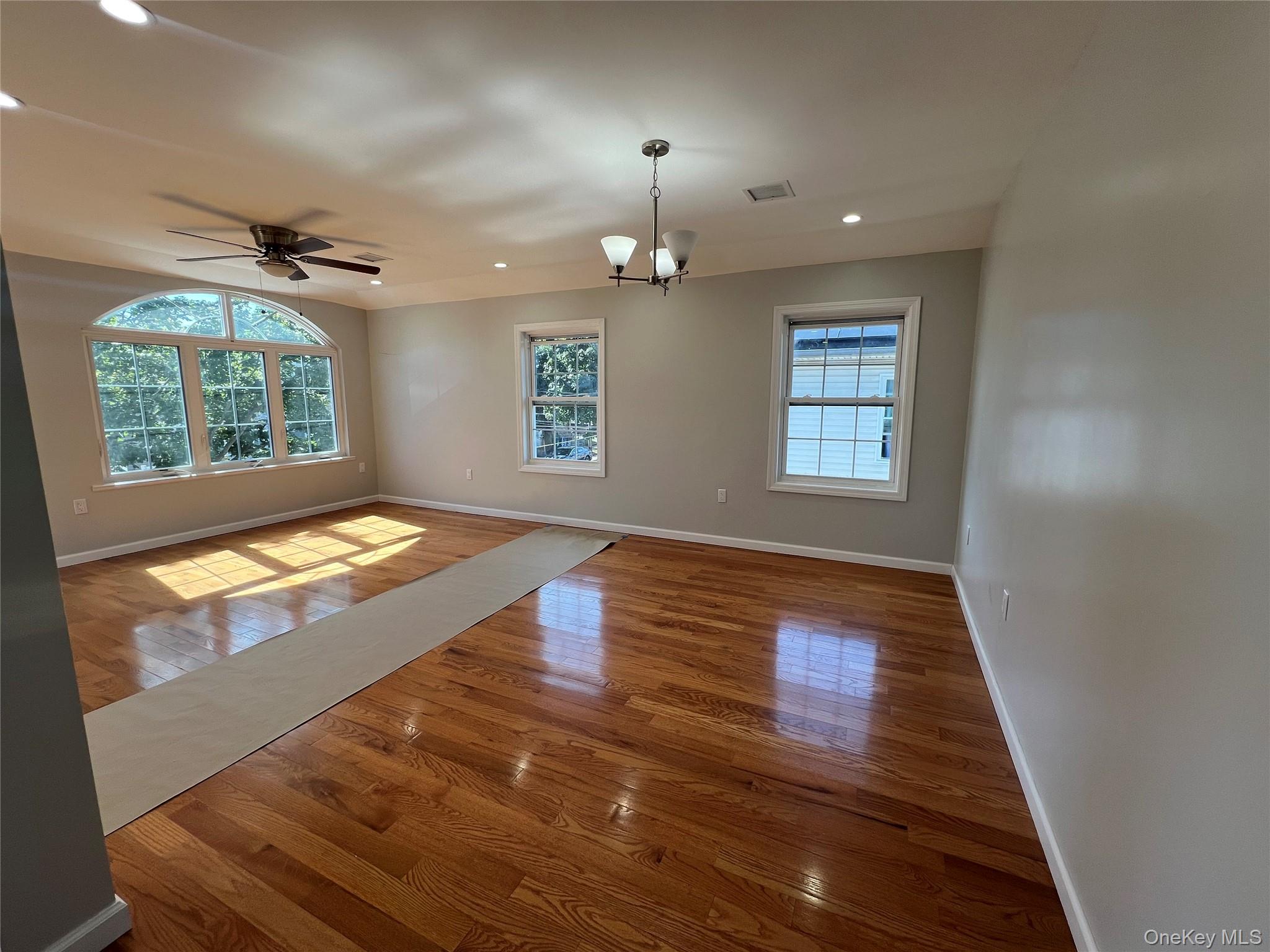 #8 photo, 15333 119th Road, クイーンズ区 Jamaica , NY 11434