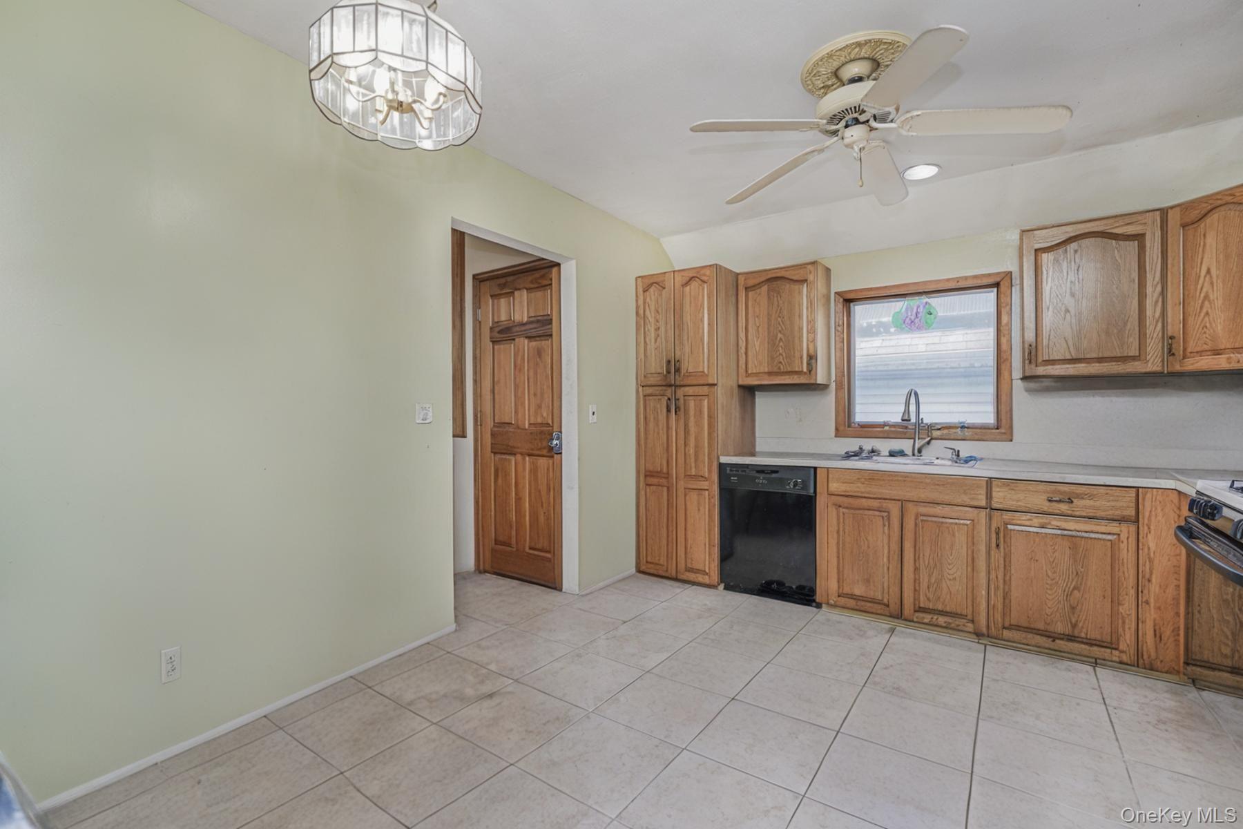 #4 photo, 51 Rockwell Avenue, スタテンアイランド Staten Island , NY 10305