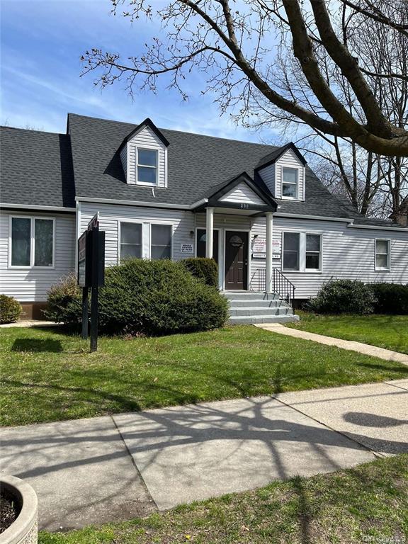 #1 photo, 256 N Wellwood Avenue, سوفولك Lindenhurst , NY 11757