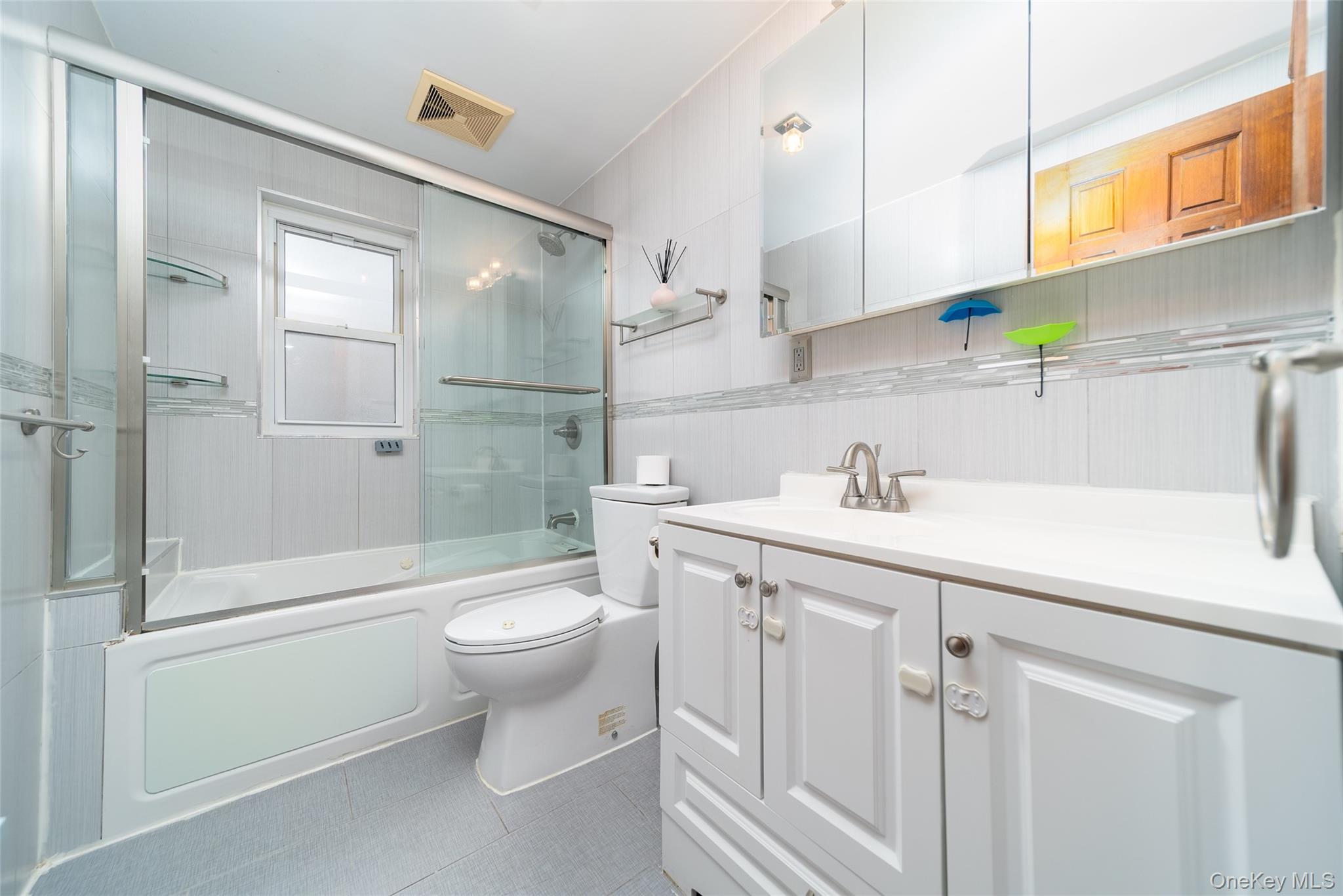 #14 photo, 151-25 21 Avenue, Whitestone , NY 11357