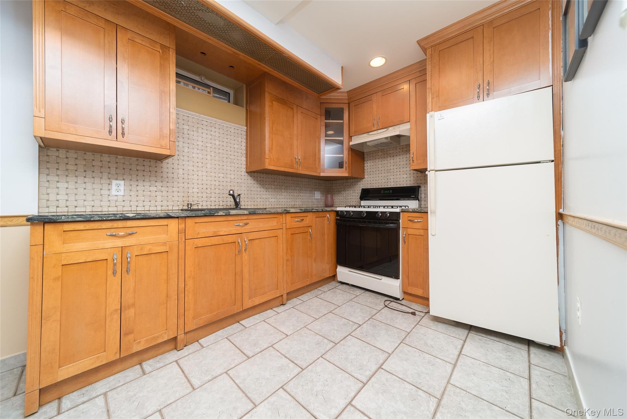 #16 photo, 151-25 21 Avenue, Whitestone , NY 11357