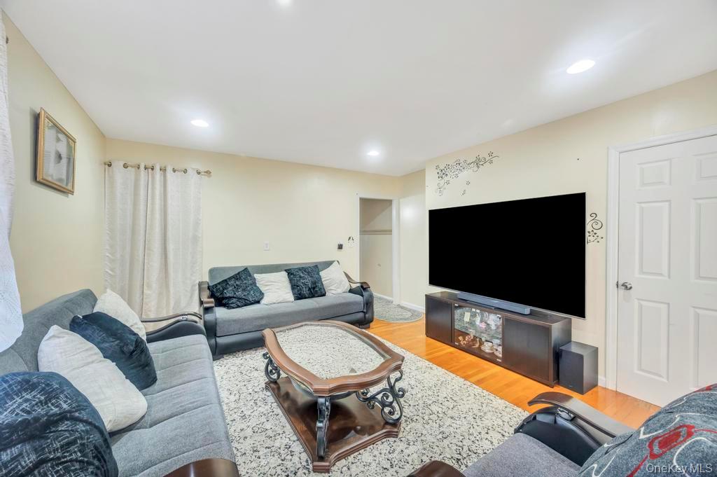 #11 photo, 323 Barbey Street, ブルックリン区 Brooklyn , NY 11207