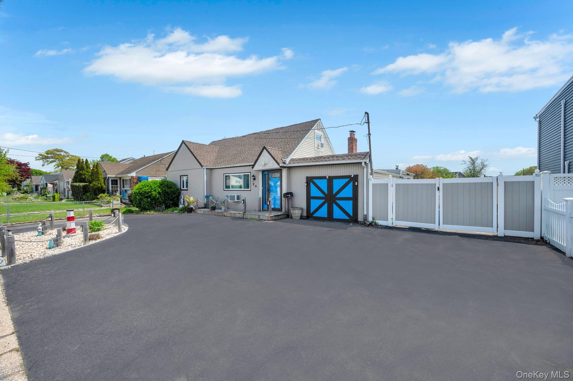 #4 photo, 24 Raynor Street, West Babylon , NY 11704