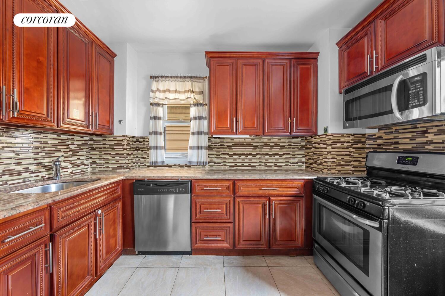 #5 photo, 89-13 85TH Street, クイーンズ区 Woodhaven , NY 11421