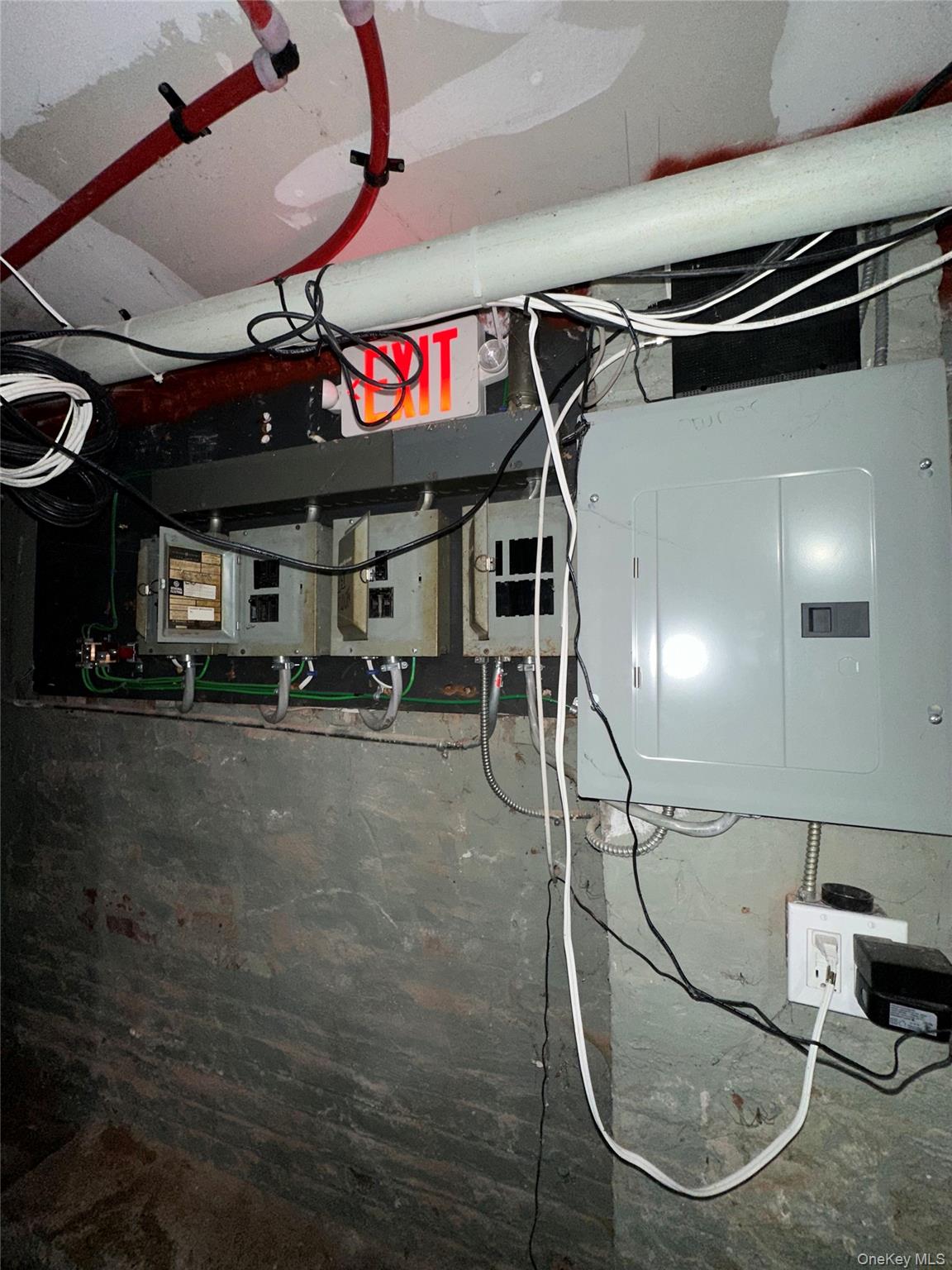 #11 photo, 31 Victor, Yonkers , NY 10701