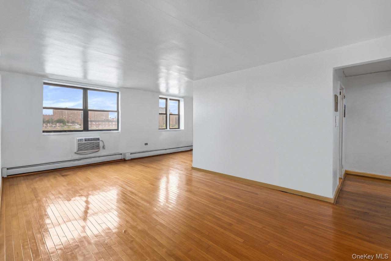 #4 photo, 99-45 60th Avenue, クイーンズ区 Corona , NY 11368