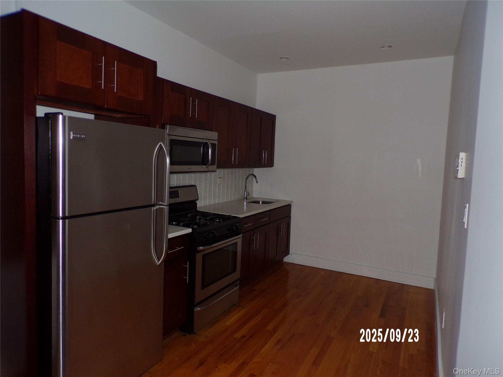 #8 photo, 15 Humboldt Street, ブルックリン区 Brooklyn , NY 11206